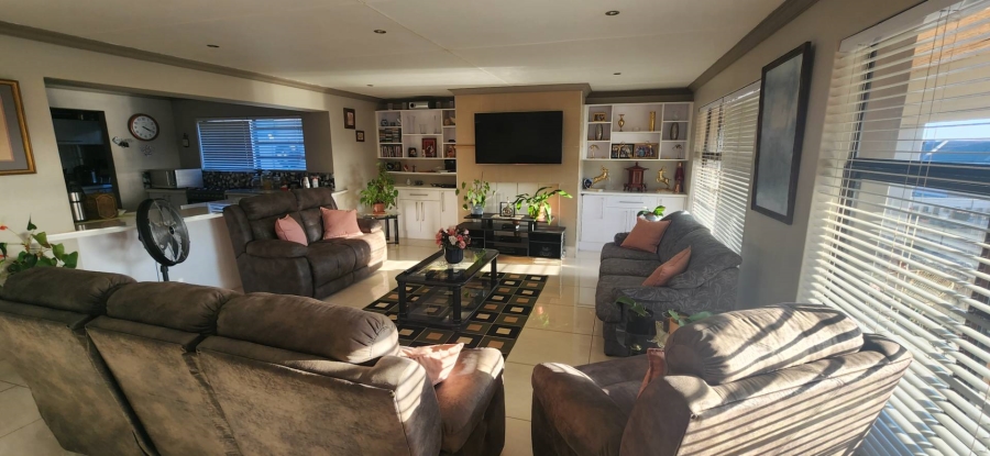 3 Bedroom Property for Sale in Reebok Western Cape